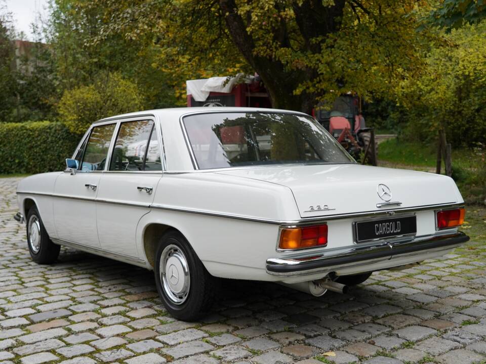 Bild 8/12 von Mercedes-Benz 220 (1968)