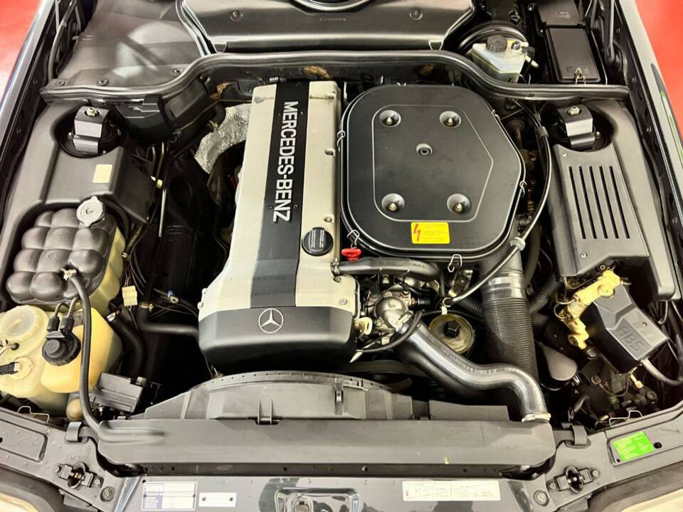 Image 47/48 of Mercedes-Benz 300 SL-24 (1992)