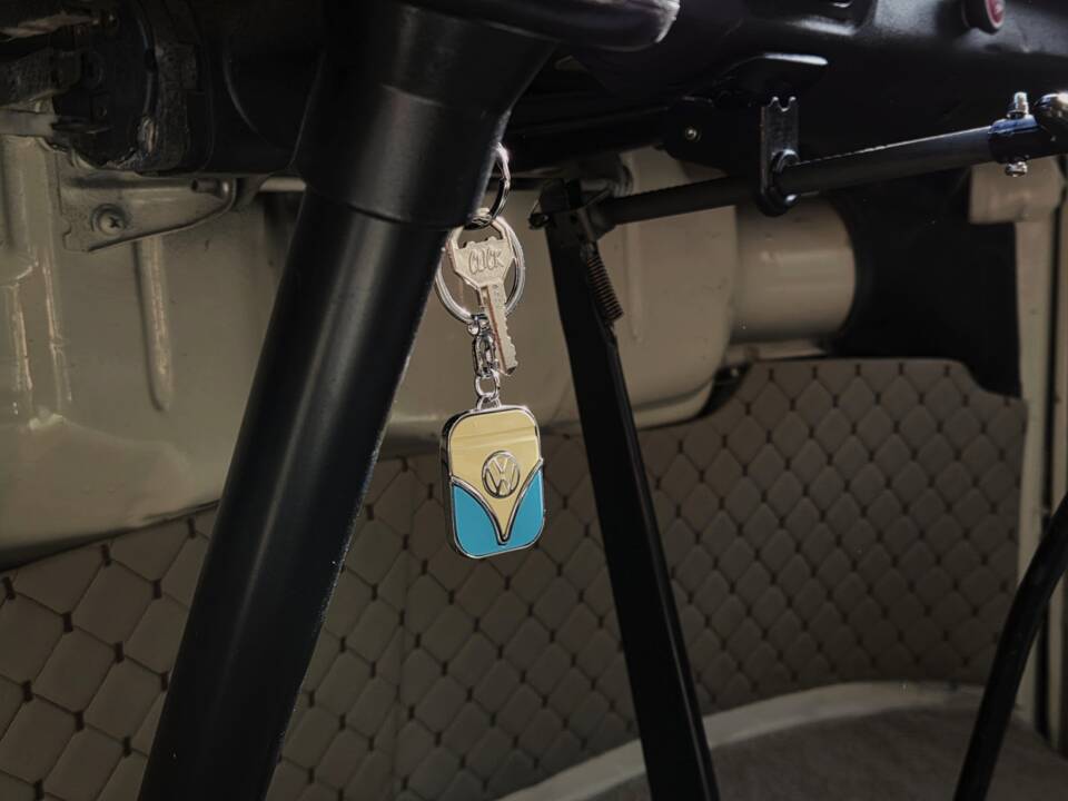 Image 21/30 of Volkswagen T2 Brasil Camper (1982)