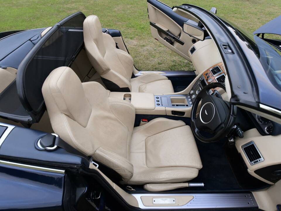 Image 28/50 of Aston Martin DB 9 Volante (2006)