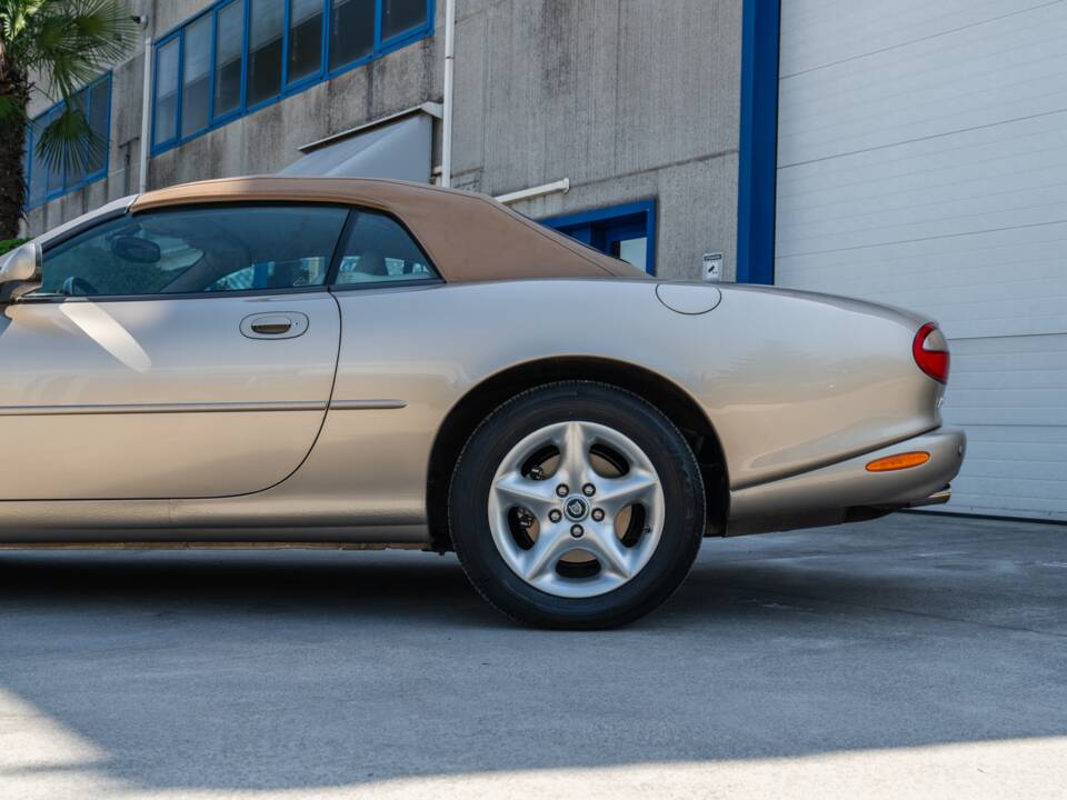 Image 12/91 de Jaguar XK8 4.0 (2000)