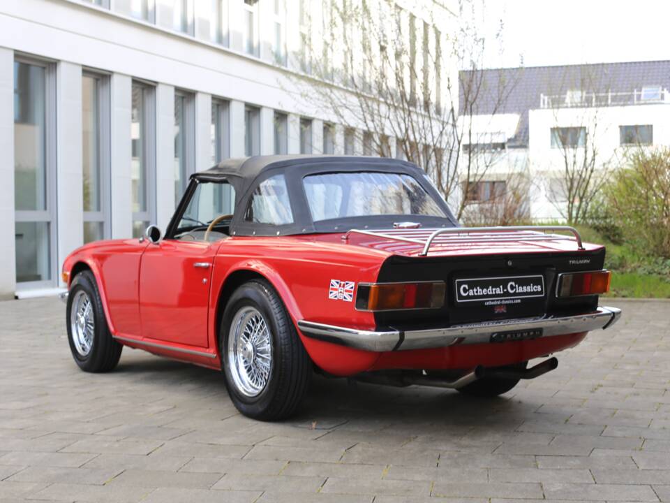 Image 3/49 of Triumph TR 6 (1976)