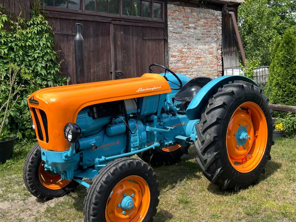 Image 6/52 of Lamborghini 2R (1965)