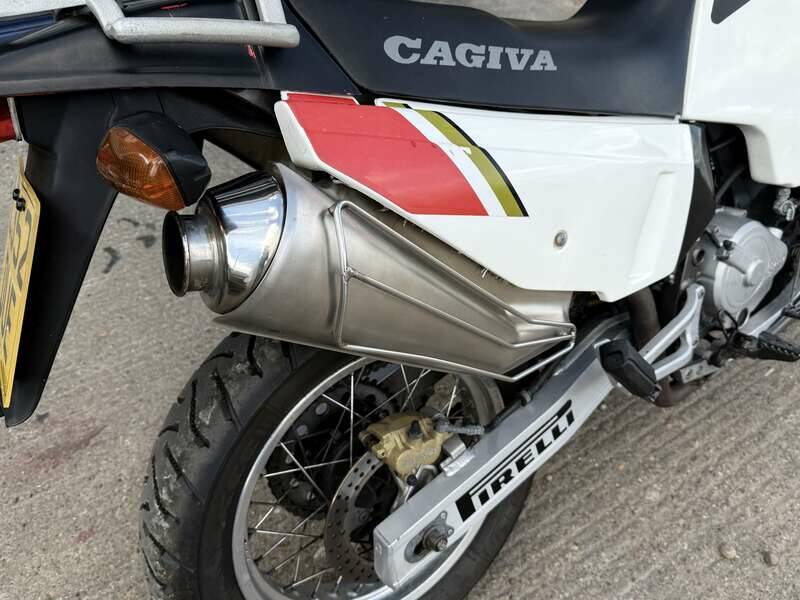 Image 4/40 of Cagiva DUMMY (1994)