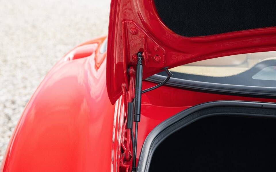 Bild 43/49 von Ferrari 550 Maranello (2000)