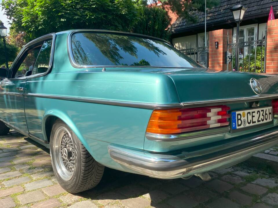 Image 8/66 of Mercedes-Benz 230 CE (1981)