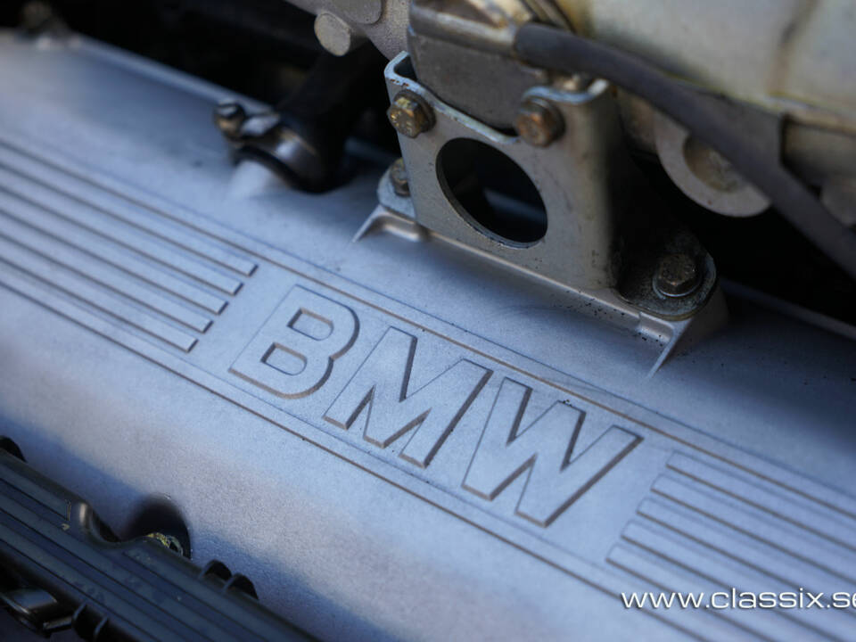 Bild 27/29 von BMW 325i (1990)