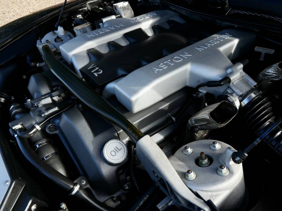 Image 4/50 of Aston Martin V12 Vanquish (2003)