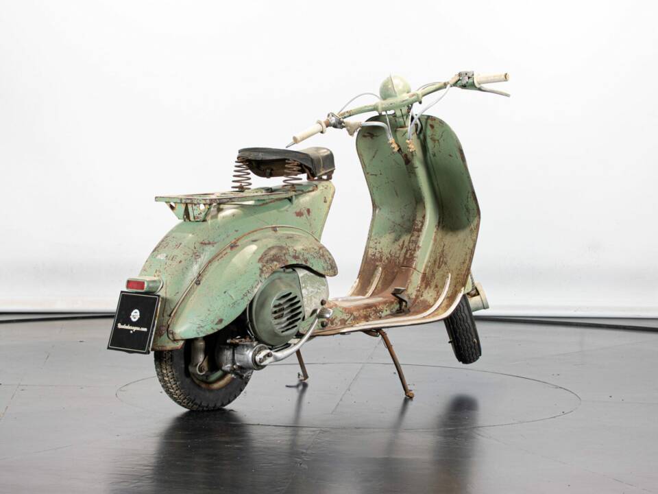 Image 4/50 de Piaggio Vespa 125 (1953)