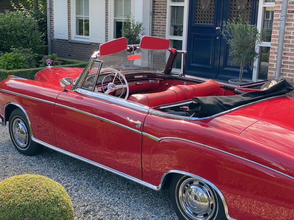 Immagine 12/25 di Mercedes-Benz 220 S Cabriolet (1959)
