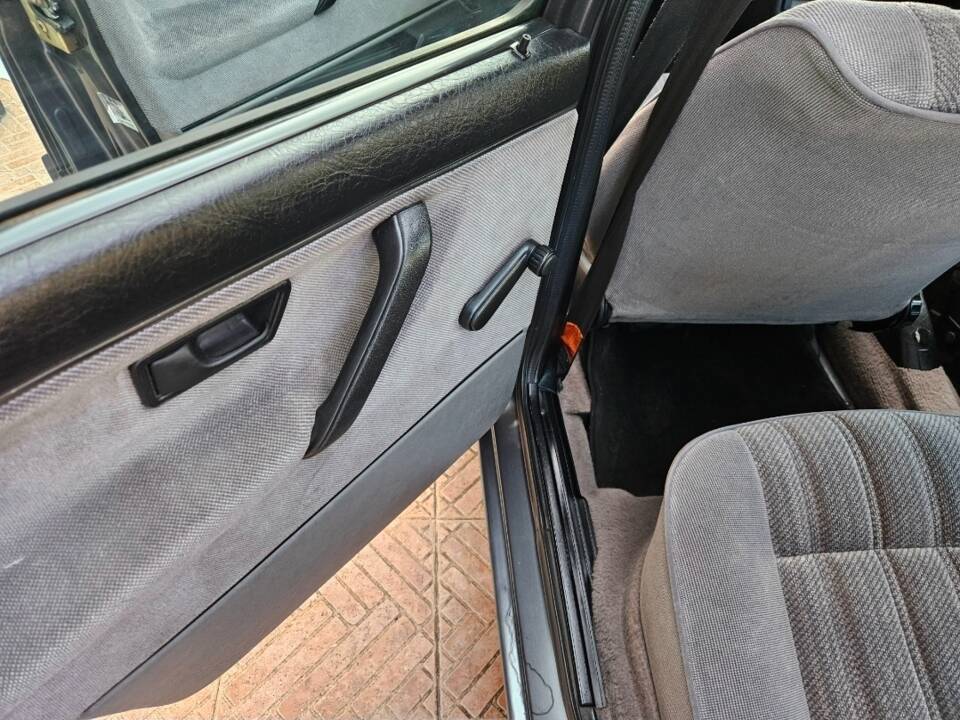 Bild 42/91 von Volkswagen Golf II 1.6 (1990)