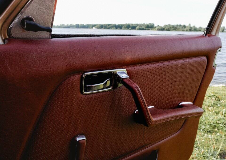 Image 5/8 of Mercedes-Benz 280 E (1976)
