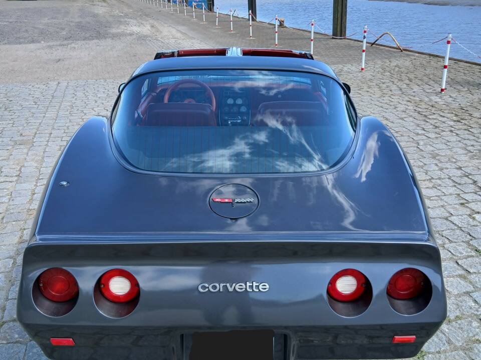 Immagine 2/11 di Chevrolet Corvette Sting Ray (1981)