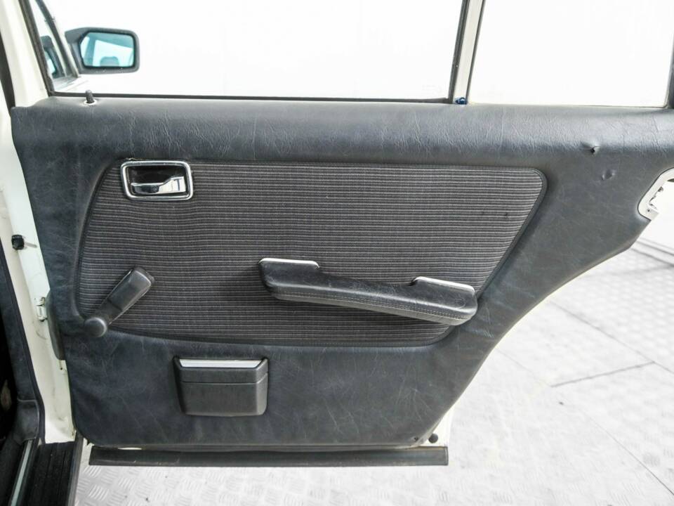 Bild 35/50 von Mercedes-Benz 230 TE (1984)