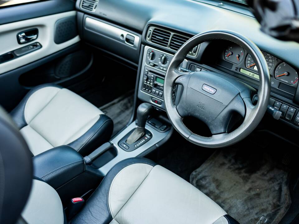 Image 36/48 of Volvo C70 2.0 T (2001)