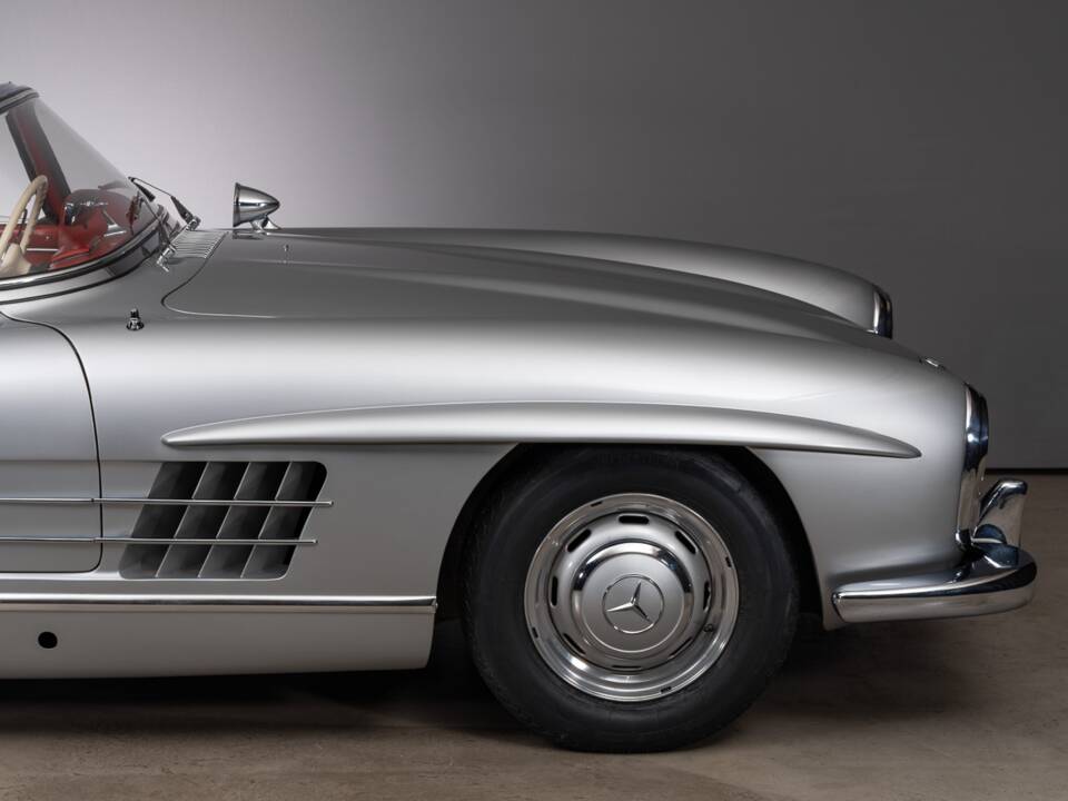 Image 13/47 of Mercedes-Benz 300 SL Roadster (1963)