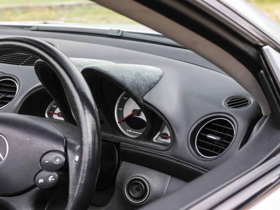 Afbeelding 37/40 van Mercedes-Benz SL 55 AMG (2003)