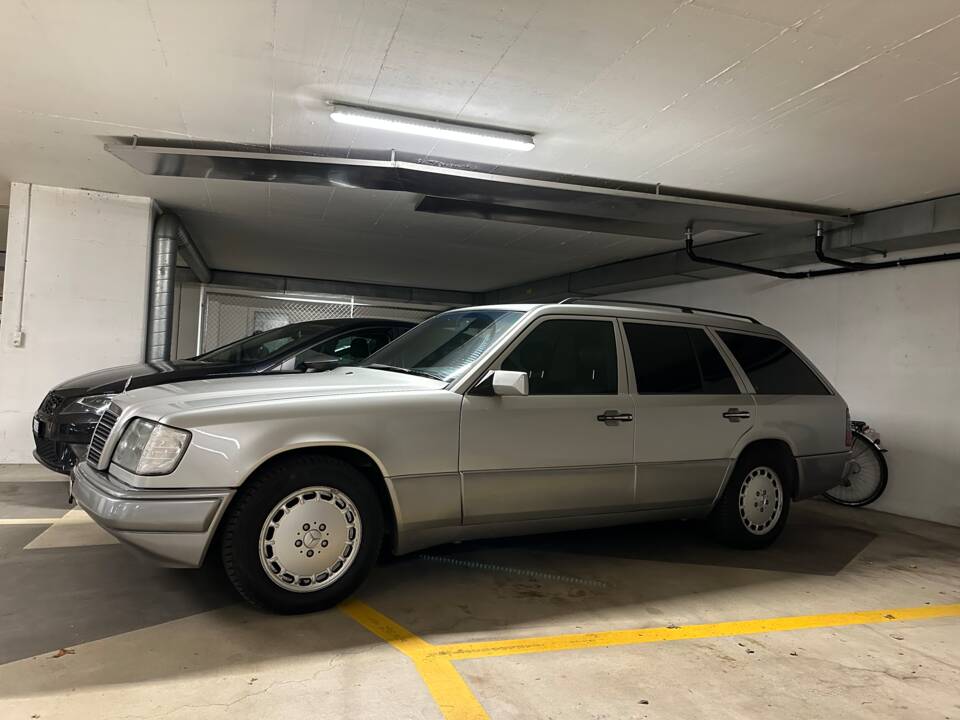 Image 5/11 of Mercedes-Benz E 300 Turbodiesel T (1996)