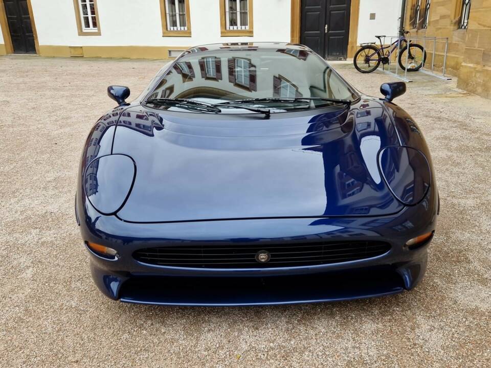 Image 2/17 of Jaguar XJ 220 (1994)