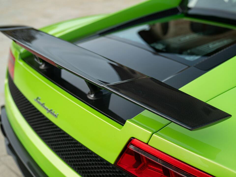 Image 37/50 of Lamborghini Gallardo LP 570-4 Superleggera (2011)