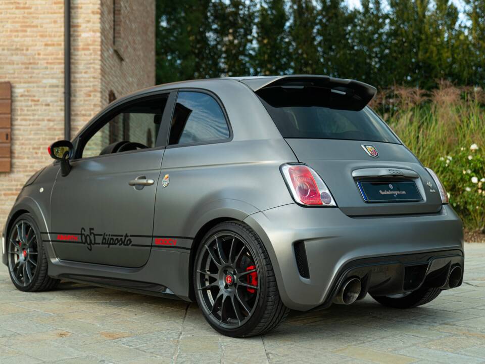 Immagine 13/50 di Abarth 695 Biposto (2016)