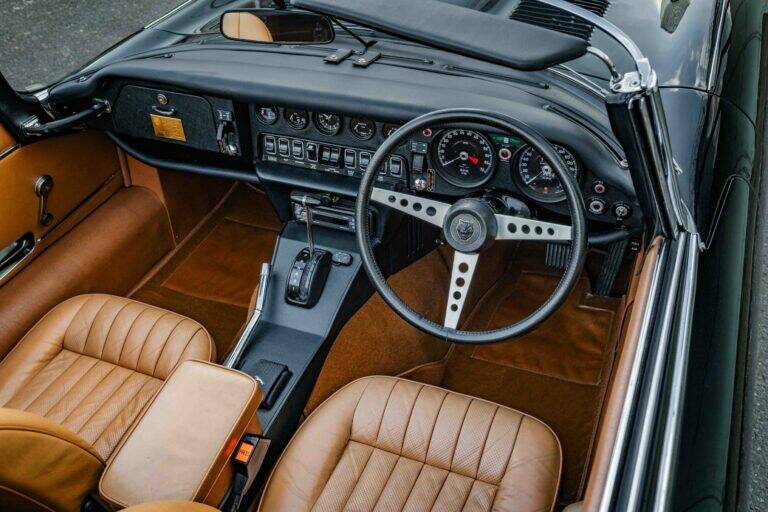 Image 37/48 of Jaguar E-Type V12 (1974)