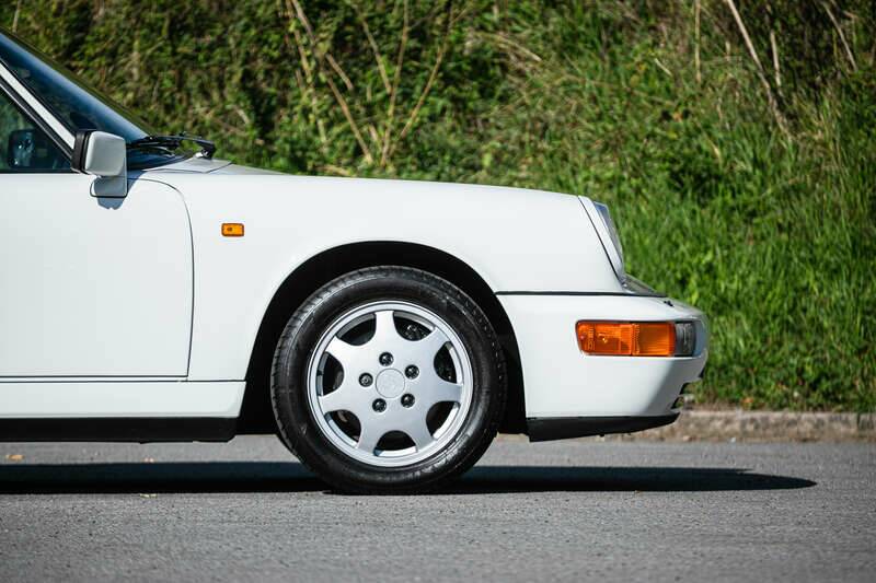 Image 14/38 of Porsche 911 Carrera 4 (1990)