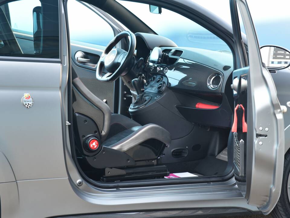 Bild 2/16 von Abarth 695 Biposto (2016)