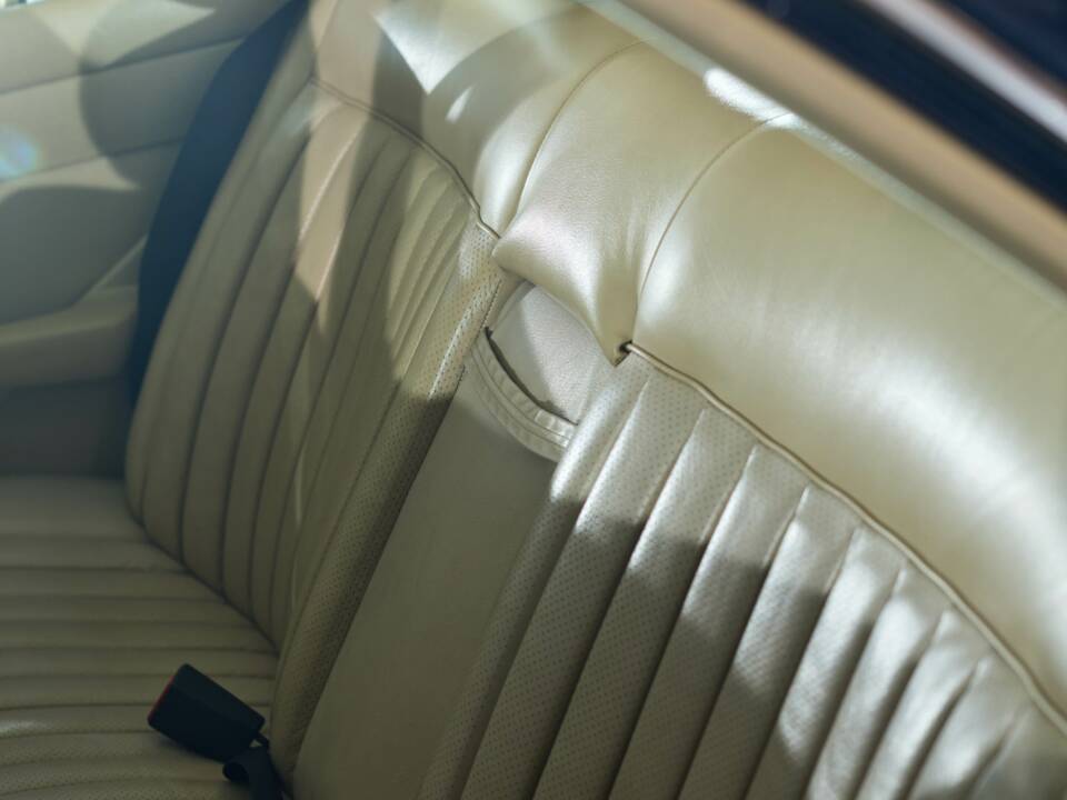 Bild 25/43 von Mercedes-Benz 380 SE (1984)