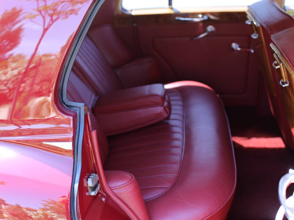 Image 25/81 of Bentley S 1 (1959)