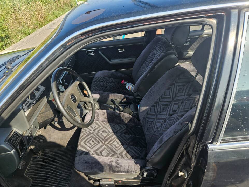 Bild 8/18 von Opel Commodore 2,5 E (1981)