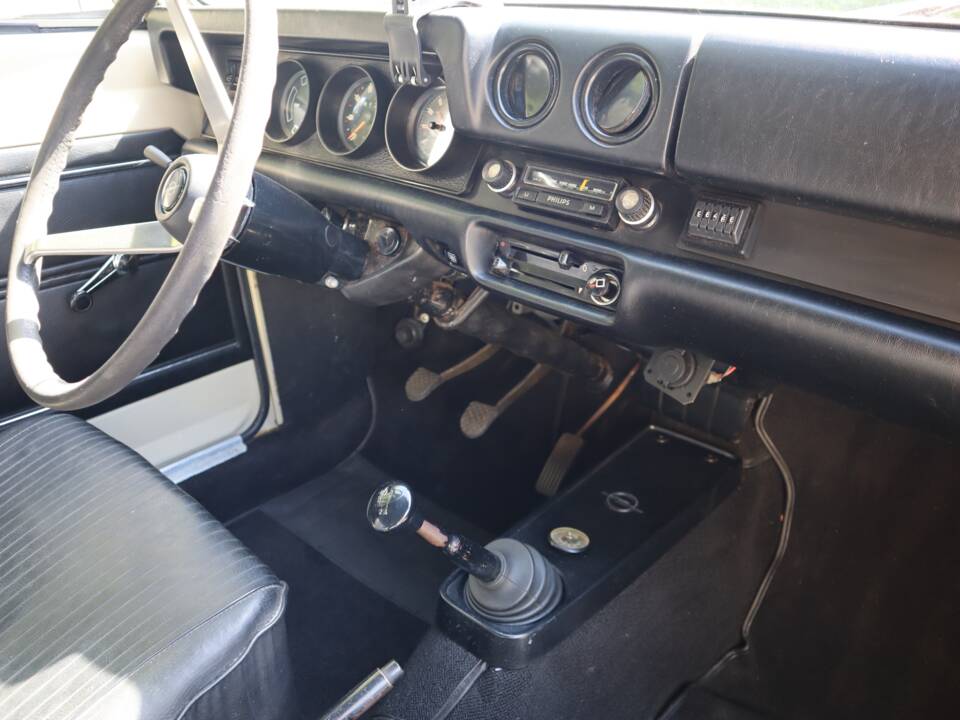 Bild 47/55 von Opel Kadett 1,1 S (1971)