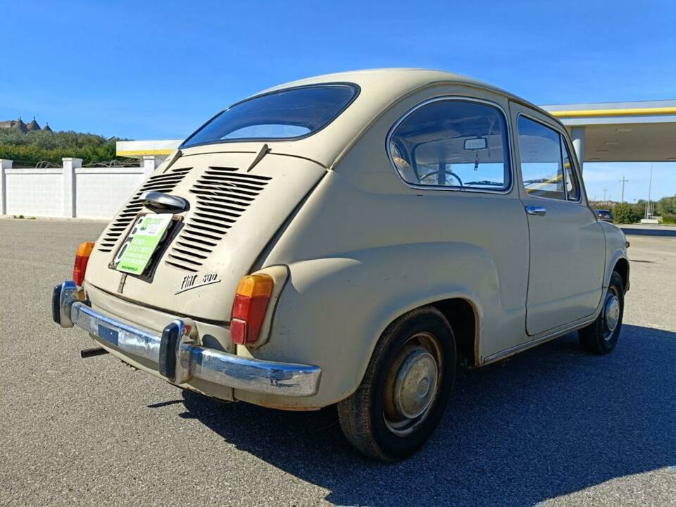 Image 13/44 of FIAT 600 D (1967)