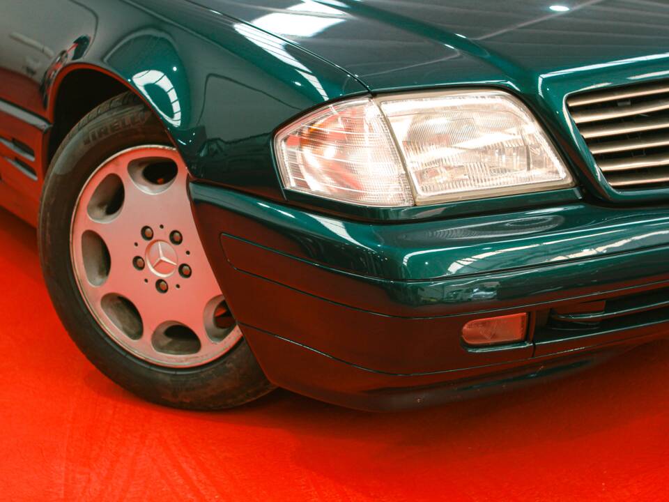 Image 2/50 of Mercedes-Benz SL 320 (1995)