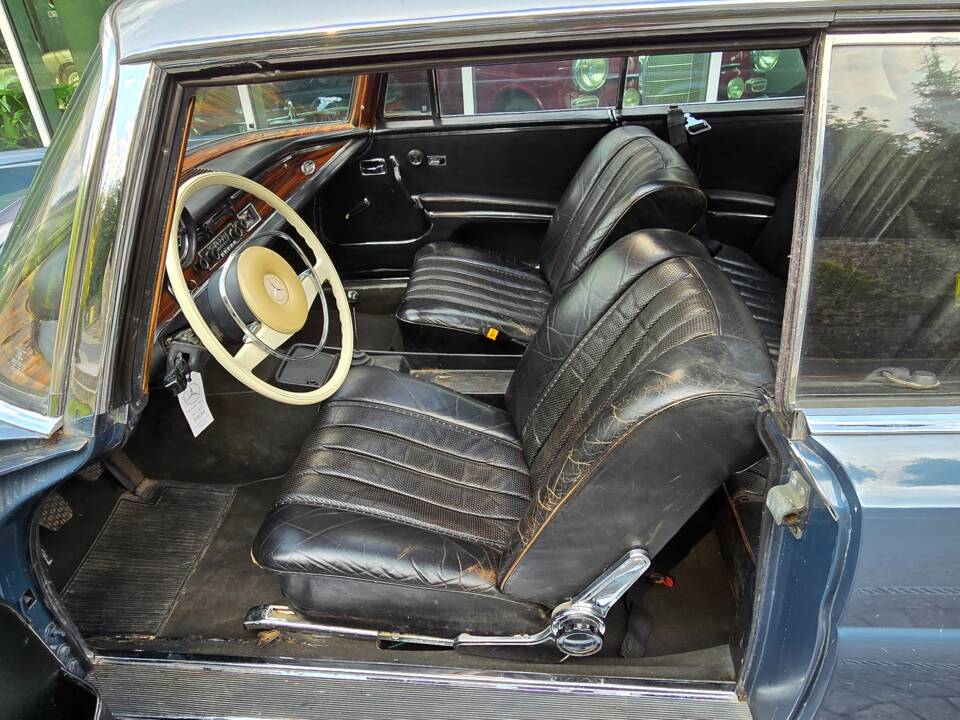 Image 13/34 of Mercedes-Benz 280 SE (1970)