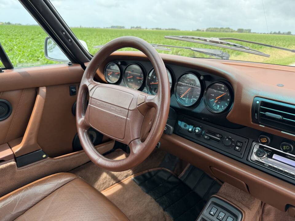 Image 34/62 of Porsche 911 Carrera 2 (1990)