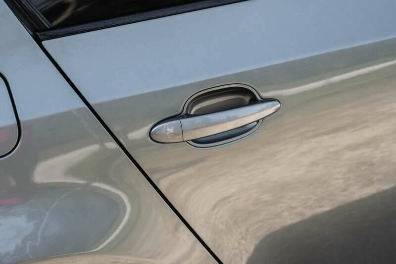 Bild 42/50 von BMW 550i (2006)