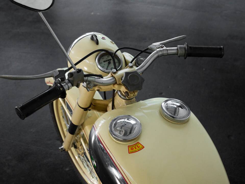 Image 6/18 of Puch 250 TF (1951)