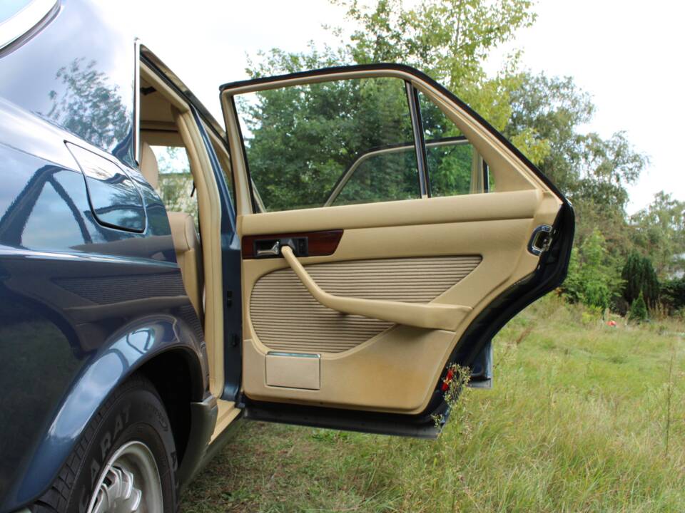 Image 48/70 of Mercedes-Benz 500 SE (1984)