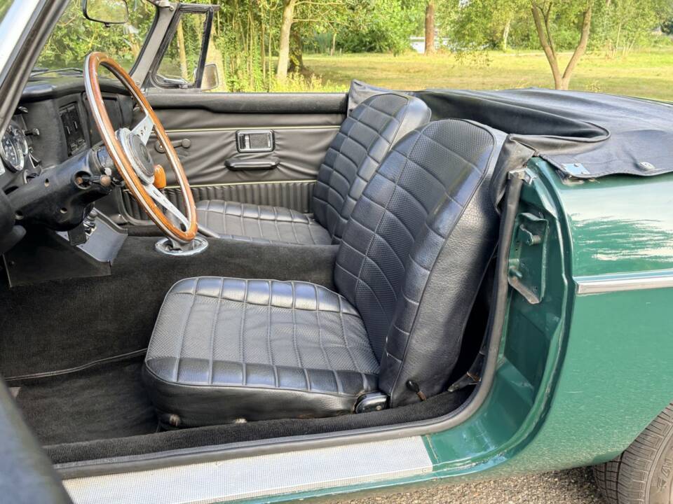 Afbeelding 3/22 van MG MGB (1976)