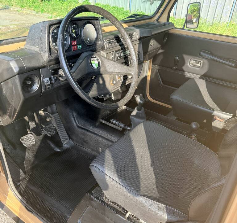 Image 2/8 de Mercedes-Benz 230 G (long) (1983)