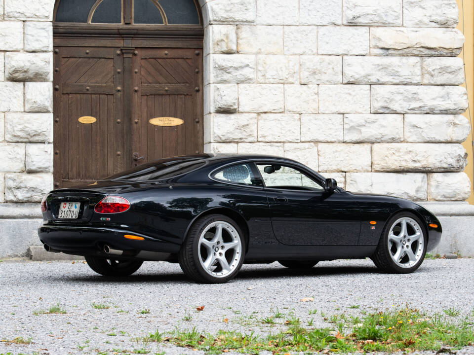 Immagine 4/42 di Jaguar XKR (2003)