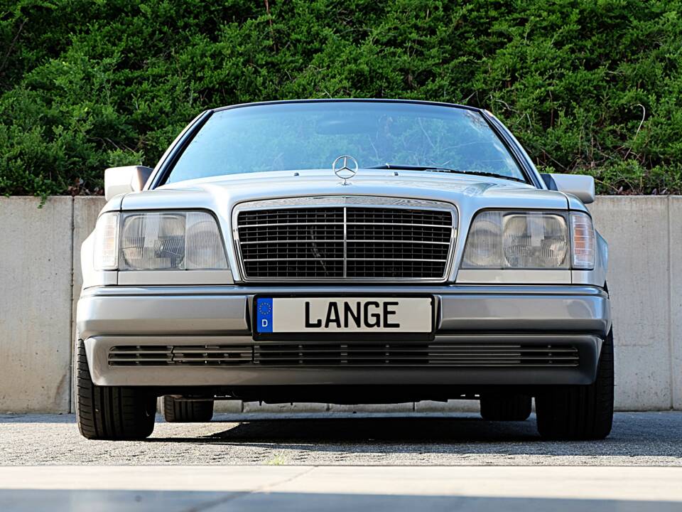 Image 7/74 of Mercedes-Benz E 320 (1997)