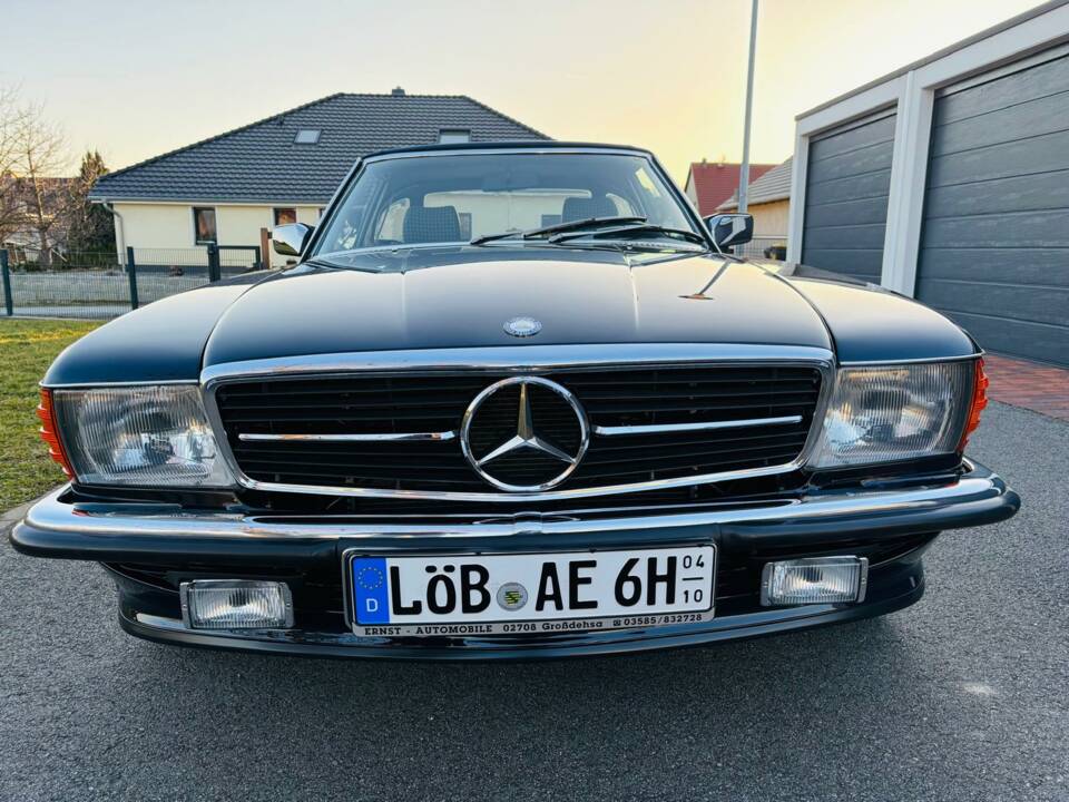 Image 13/23 of Mercedes-Benz 500 SL (1986)