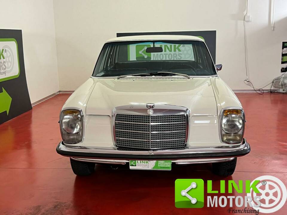 Immagine 2/10 di Mercedes-Benz 220 D (1972)