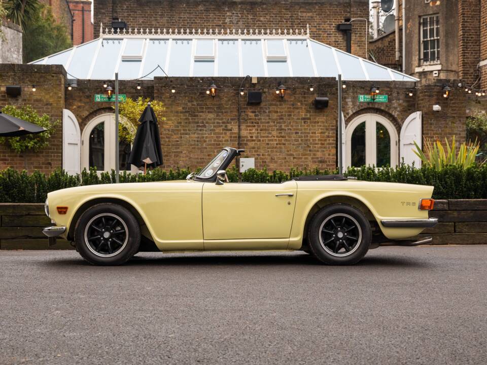 Image 2/47 de Triumph TR 6 (1971)