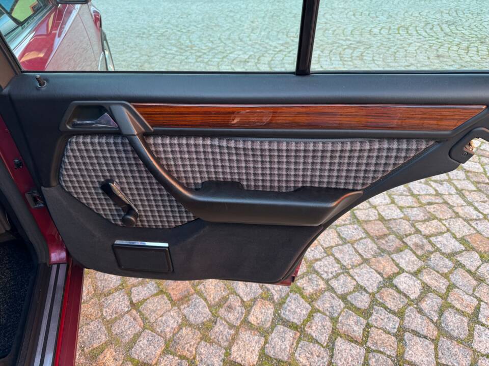 Immagine 72/75 di Mercedes-Benz 230 E (1992)