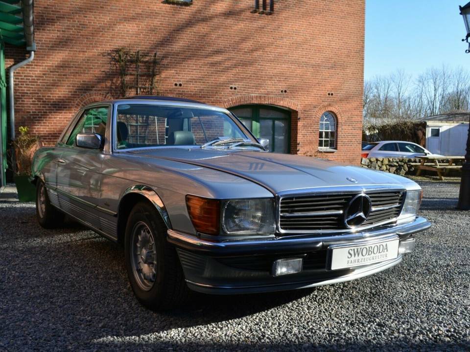 Image 2/25 de Mercedes-Benz 280 SLC (1981)