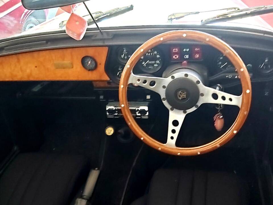 Image 9/12 of Panther Kallista (1983)