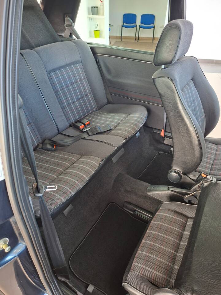 Image 15/21 of Volkswagen Golf Mk II GTi 1.8 (1990)